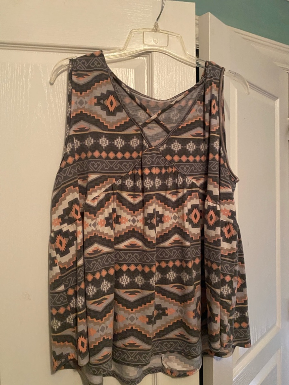 Women's Gray & Peach Aztec Print Sleeveless Top